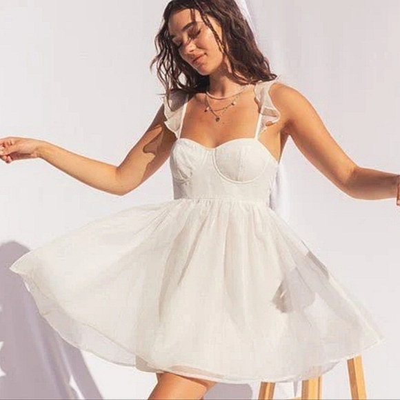 LE LIS Taylor White Ruffle Strap Dress. XS NWT - Picture 1 of 15